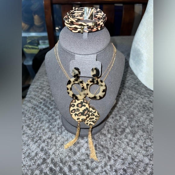 4 Pieces Leopard Earrings Bracelets Necklace Set - Picture 7 of 16